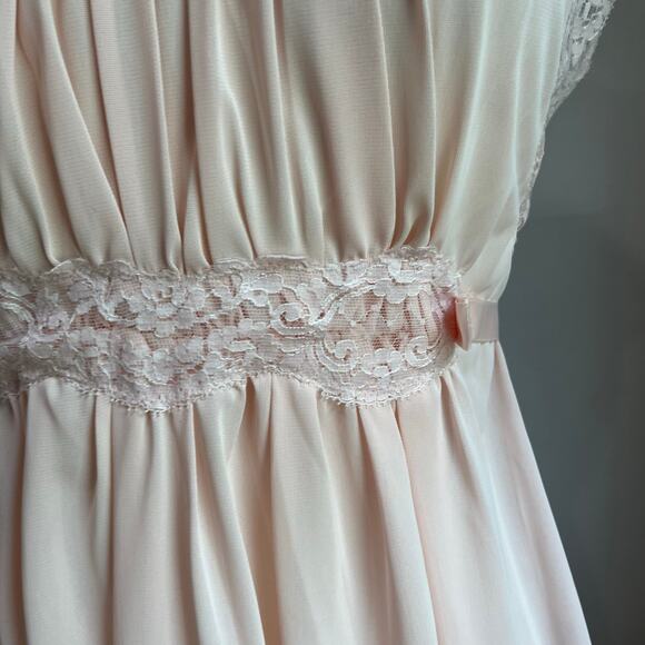 Vintage Night Slip Milkmaid Pink with Lace Detailing Nylon Night Gown Sz M/L - Picture 8 of 9
